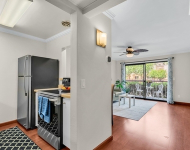 470 N Civic Dr - Photo Thumbnail 16