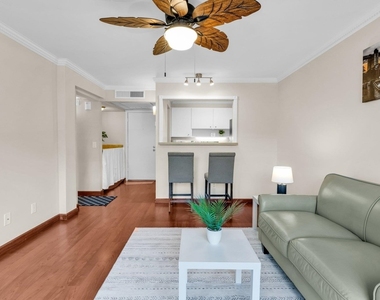 470 N Civic Dr - Photo Thumbnail 24
