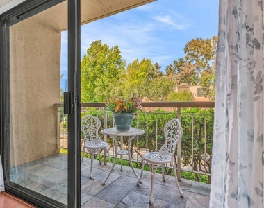 470 N Civic Dr - Photo Thumbnail 26