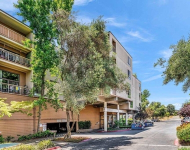 470 N Civic Dr - Photo Thumbnail 1