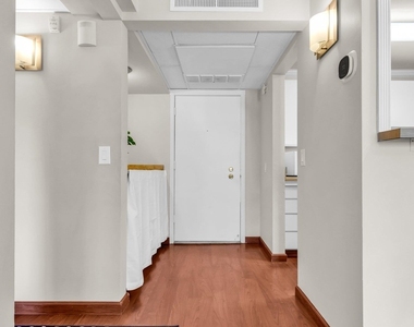 470 N Civic Dr - Photo Thumbnail 9