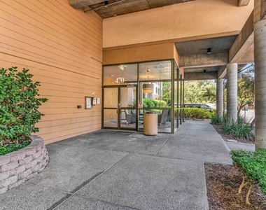 470 N Civic Dr - Photo Thumbnail 3