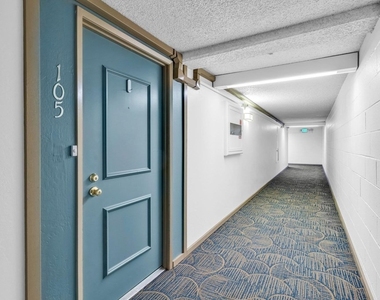470 N Civic Dr - Photo Thumbnail 7