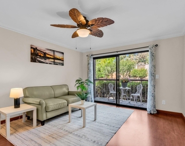 470 N Civic Dr - Photo Thumbnail 17