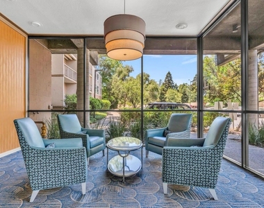 470 N Civic Dr - Photo Thumbnail 5
