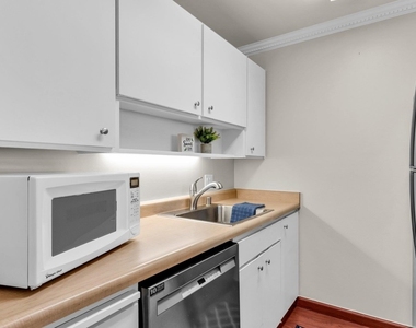 470 N Civic Dr - Photo Thumbnail 12