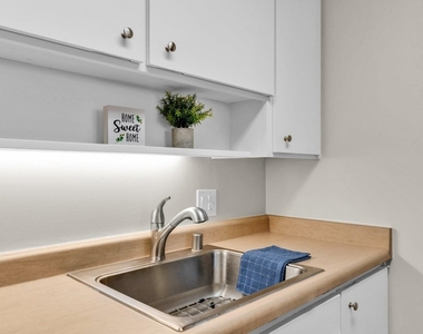 470 N Civic Dr - Photo Thumbnail 13