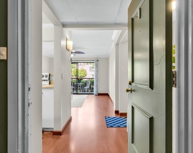 470 N Civic Dr - Photo Thumbnail 8