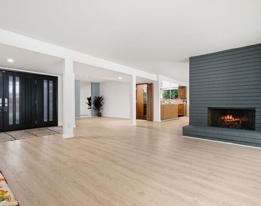 3135 Chandelle Road - Photo Thumbnail 6