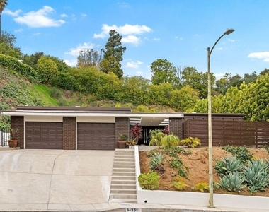 3135 Chandelle Road - Photo Thumbnail 1