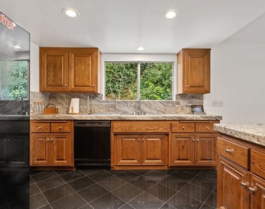 3135 Chandelle Road - Photo Thumbnail 13