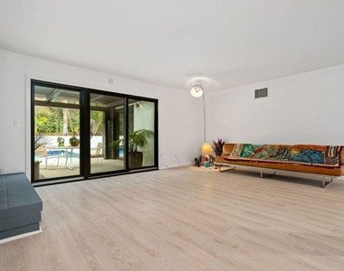 3135 Chandelle Road - Photo Thumbnail 4