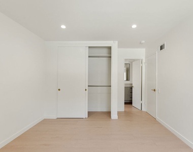 4933 Collett Avenue - Photo Thumbnail 28