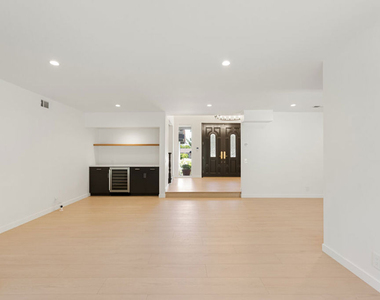4933 Collett Avenue - Photo Thumbnail 20