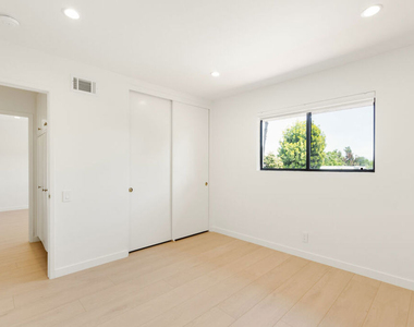4933 Collett Avenue - Photo Thumbnail 30