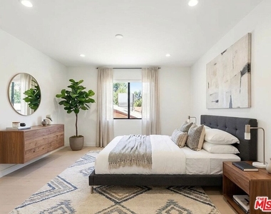 4933 Collett Avenue - Photo Thumbnail 11
