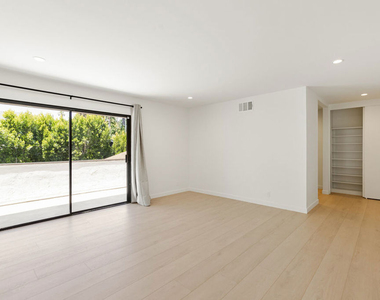 4933 Collett Avenue - Photo Thumbnail 23