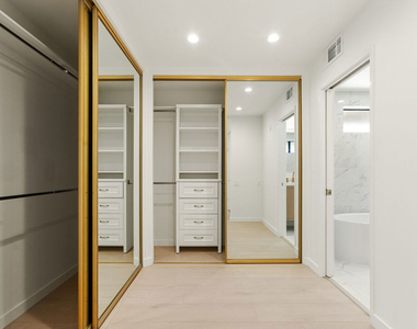 4933 Collett Avenue - Photo Thumbnail 37