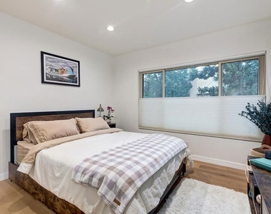 141 S Clark Drive - Photo Thumbnail 9
