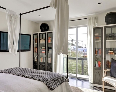 2425 Clement Avenue - Photo Thumbnail 16