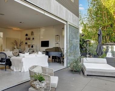 2425 Clement Avenue - Photo Thumbnail 3