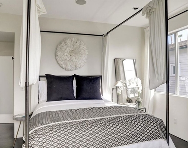 2425 Clement Avenue - Photo Thumbnail 15