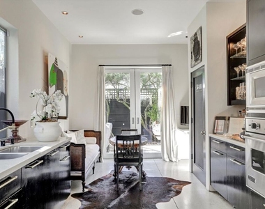 2425 Clement Avenue - Photo Thumbnail 6