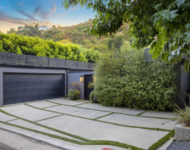 1833 Franklin Canyon Drive - Photo Thumbnail 31