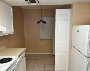 2513 S 17th Street - Photo Thumbnail 6
