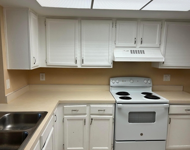 2513 S 17th Street - Photo Thumbnail 7