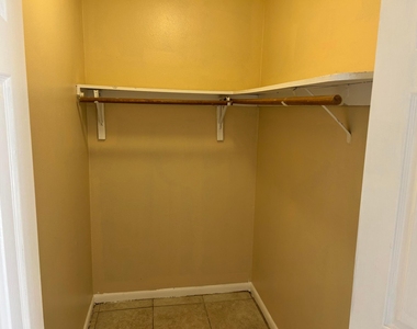 2513 S 17th Street - Photo Thumbnail 2
