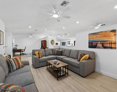 8166 N 155th Place - Photo Thumbnail 5