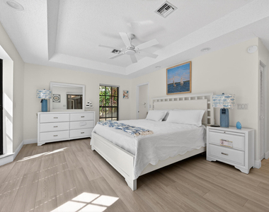 8166 N 155th Place - Photo Thumbnail 10