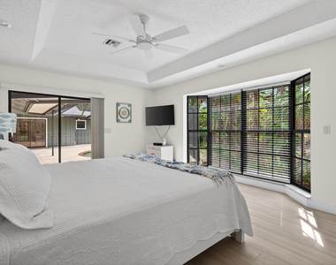 8166 N 155th Place - Photo Thumbnail 11