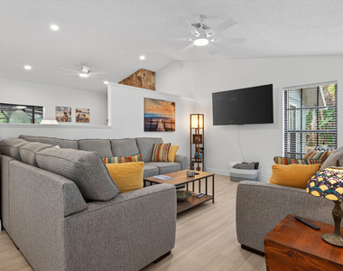 8166 N 155th Place - Photo Thumbnail 6