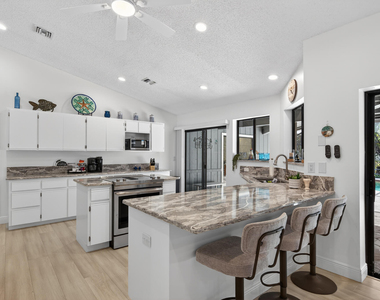 8166 N 155th Place - Photo Thumbnail 3