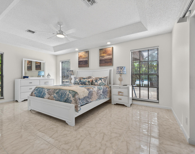 8166 N 155th Place - Photo Thumbnail 16