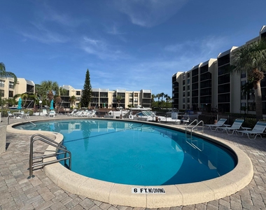 12 Royal Palm Way - Photo Thumbnail 18