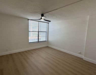 12 Royal Palm Way - Photo Thumbnail 8