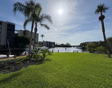 12 Royal Palm Way - Photo Thumbnail 21
