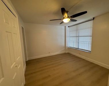 12 Royal Palm Way - Photo Thumbnail 16
