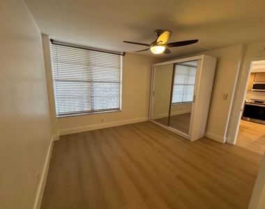 12 Royal Palm Way - Photo Thumbnail 17
