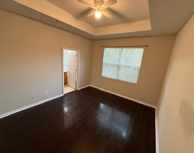 821 Pipers Cay Drive - Photo Thumbnail 5