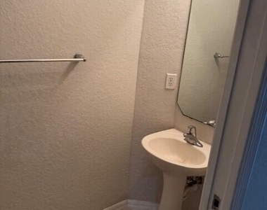 821 Pipers Cay Drive - Photo Thumbnail 10