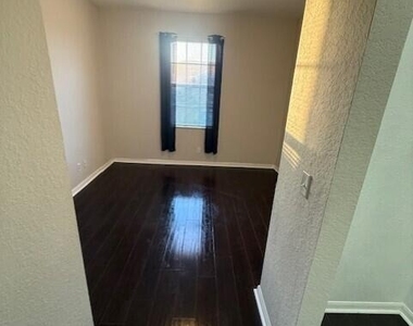 821 Pipers Cay Drive - Photo Thumbnail 4