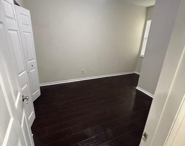 821 Pipers Cay Drive - Photo Thumbnail 6