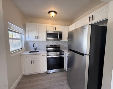 904 4th Street - Photo Thumbnail 3