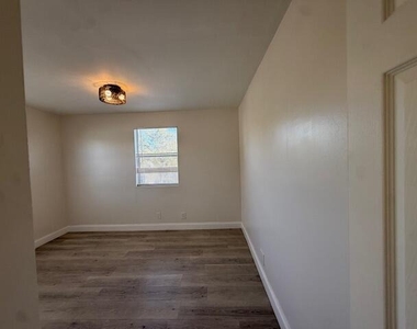 904 4th Street - Photo Thumbnail 31