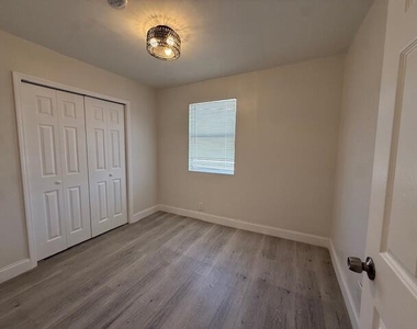 904 4th Street - Photo Thumbnail 38