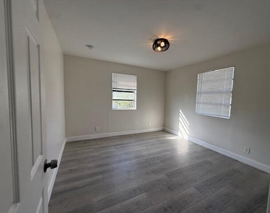 904 4th Street - Photo Thumbnail 9